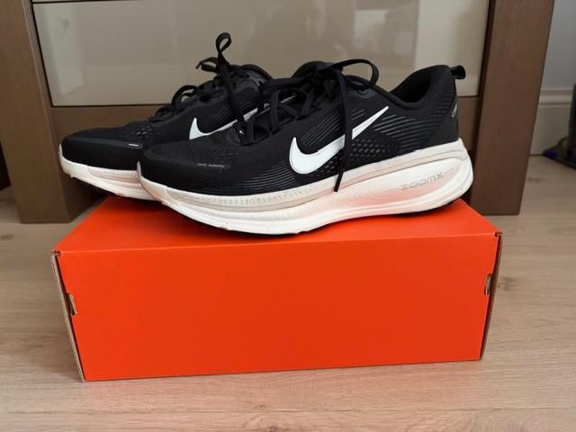 Te Koop Nike hardloopschoenen Vomero 18, Ophalen of Verzenden, Zo goed als nieuw, Hardlopen, Hardloopschoenen