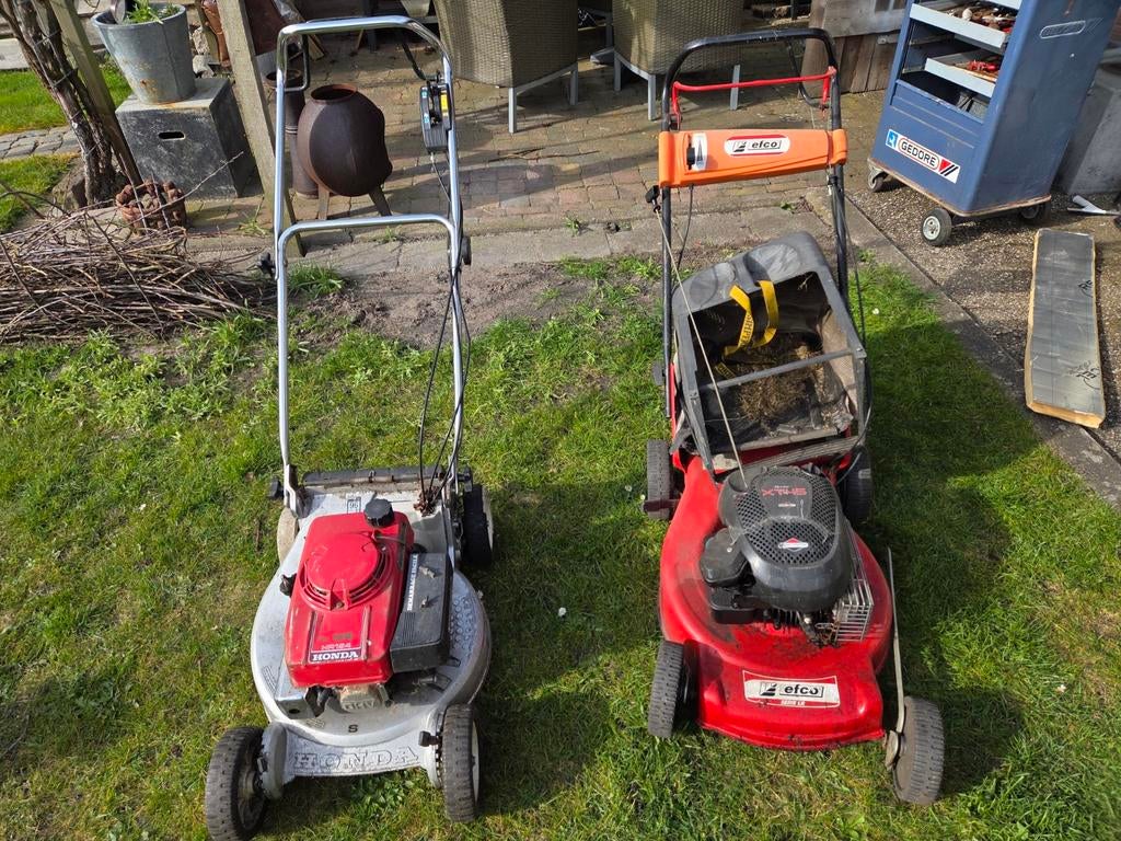 2 Grasmaaiers defect - voor sloop of Handige Harry, Tuin en Terras, Grasmaaiers, Cirkelmaaier, Gebruikt, Honda, Efco, Ophalen of Verzenden