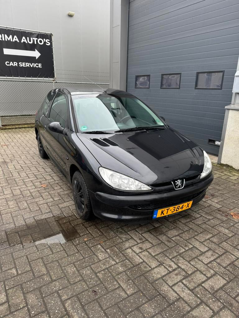 Peugeot 206 1.4 3D 2005 Zwart, Auto's, Voorwielaandrijving, 31 €/maand, 4 cilinders, Zwart