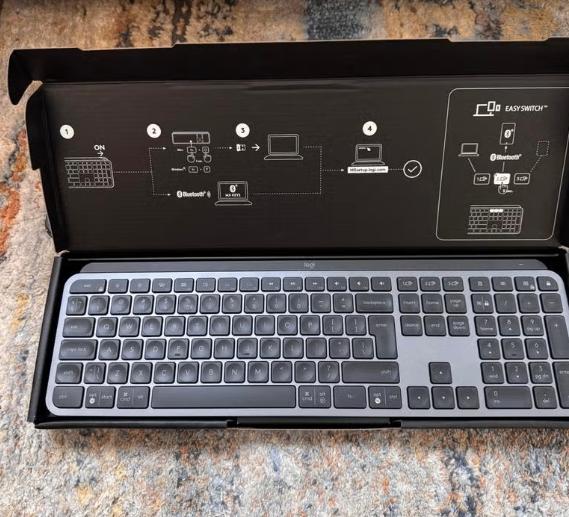 Logitech MX Keys Advanced Wireless, in Originele doos., Computers en Software, Toetsenborden, Multimediatoetsen, Logitech, Ophalen of Verzenden