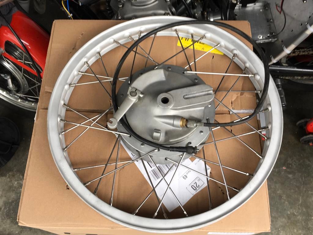 Ducati 250  / 450.   Voorwiel Borrani 18 “, Ophalen of Verzenden, Gereviseerd