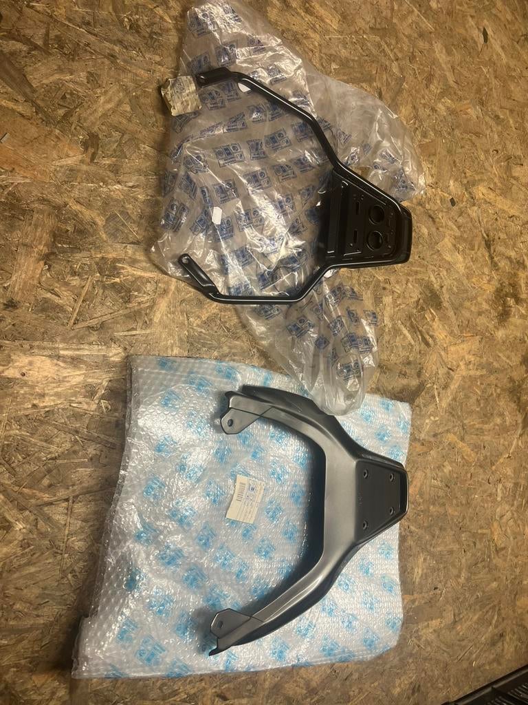 NOS achter drager set piaggio typhoon tph ntt nrg beugel, Ophalen of Verzenden