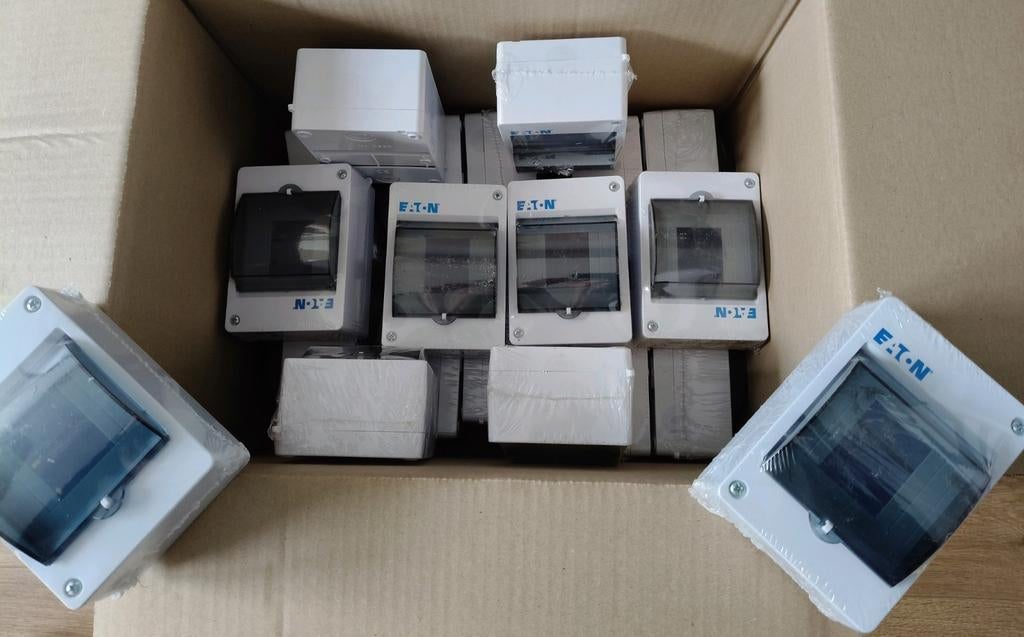 20x ongebruikte Eaton mini installatiekast 1-rij 4 modules, Ophalen of Verzenden, Nieuw