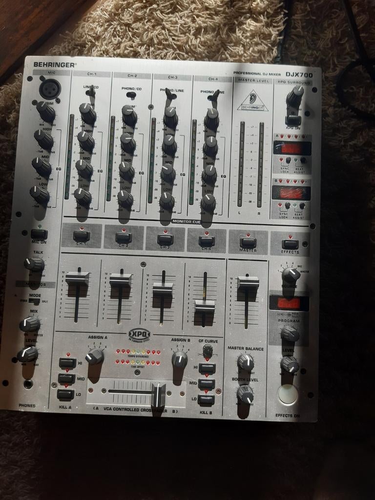 Behringer DJX700 4-kanaals mixer, Ophalen of Verzenden, Gebruikt, Overige merken