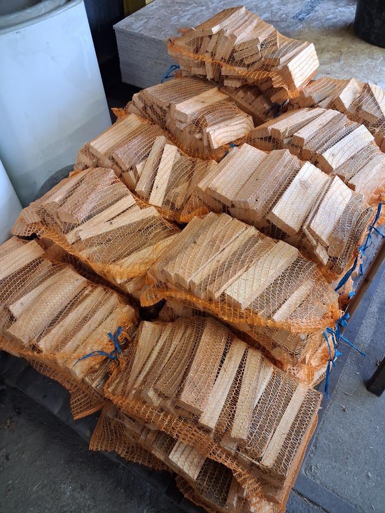 Netzakken aanmaakhout €4,50 per stuk, Minder dan 3 m³, Ophalen