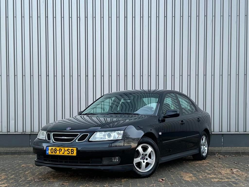 Saab 9-3 1.8 T Sport Sedan 2004 Zwart | APK | Rijk uitgerust, Auto's, Voorwielaandrijving, Stof, 4 cilinders, Zwart