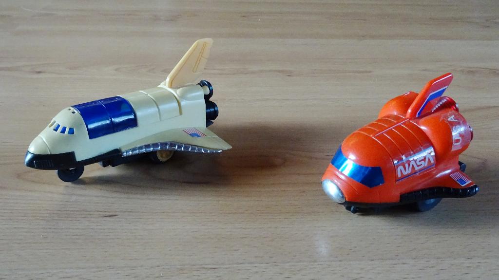 2 Stuks NASA Space Shuttle, Ophalen of Verzenden, Gebruikt, Overige typen