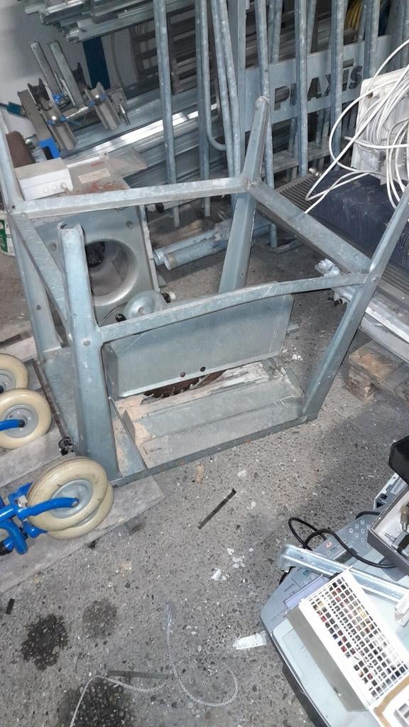 Stevige zaagtafel draait langzaam nieuwe condensator er in, Doe-het-zelf en Verbouw, Gebruikt, Cirkelzaag, 70 mm of meer, Ophalen of Verzenden