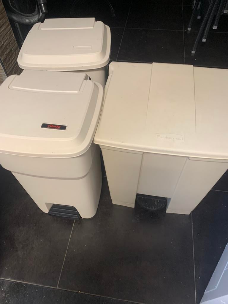 Rubbermaid / prullenbakken / afvalbak, Ophalen, Zo goed als nieuw