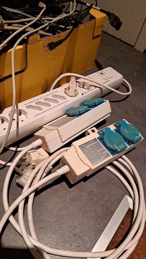 Oude kabels en kombi-regelaars, tv en audiokabels, Ophalen, Gebruikt, Kabel of Snoer