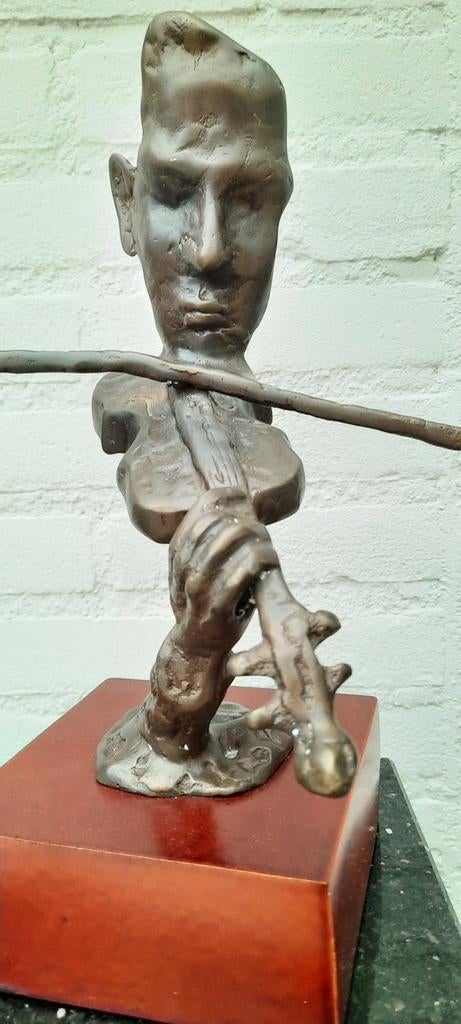 Bronzen beeld van violist, geïnspireerd door Salvador Dali, Antiek en Kunst, Ophalen of Verzenden