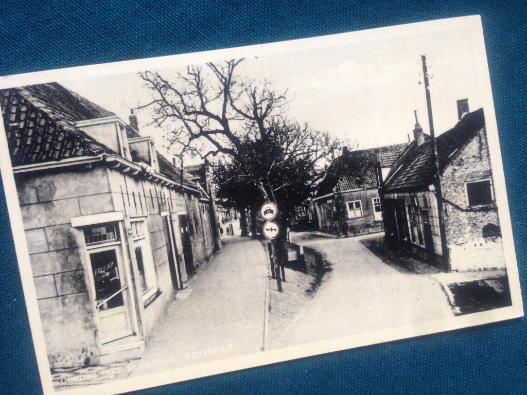 ansichtkaart Goudswaard, Molendijk - Westeinde jaren vijjtig, Ophalen of Verzenden, 1940 tot 1960, Ongelopen, Zuid-Holland