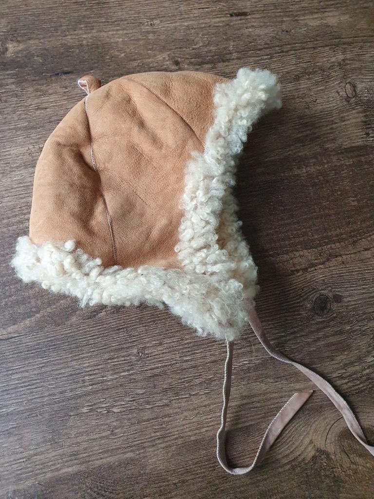 Lederen babymuts met schapenbont, Maat 62, Jongetje of Meisje, Ophalen of Verzenden, Zo goed als nieuw