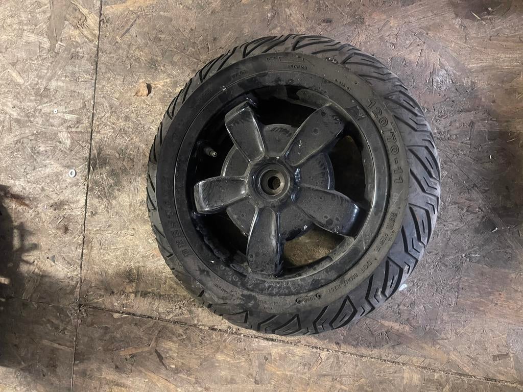 Vespa primavera achterwiel achter wiel velg band, Motoren, Ophalen of Verzenden