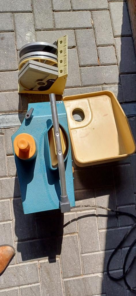 AGF snijmachine met alle snij hulpstukken 220 volt., Ophalen, Gebruikt