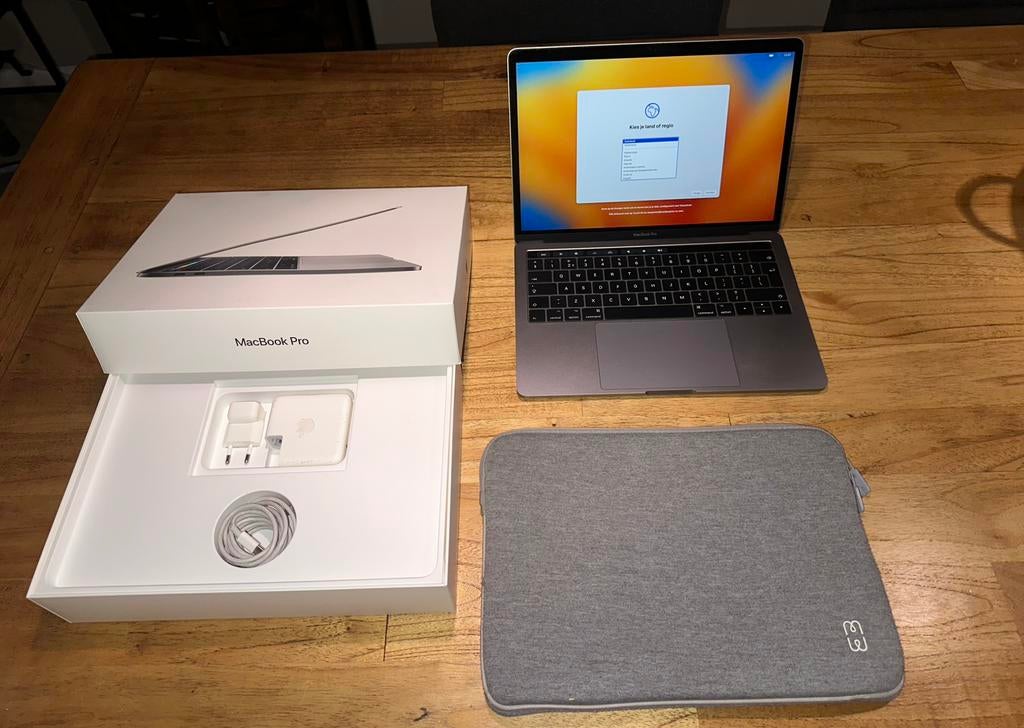 Macbook Pro - Touchbar - 13 Inch, Computers en Software, MacBook Pro, 256 GB, 2 tot 3 Ghz, Qwerty