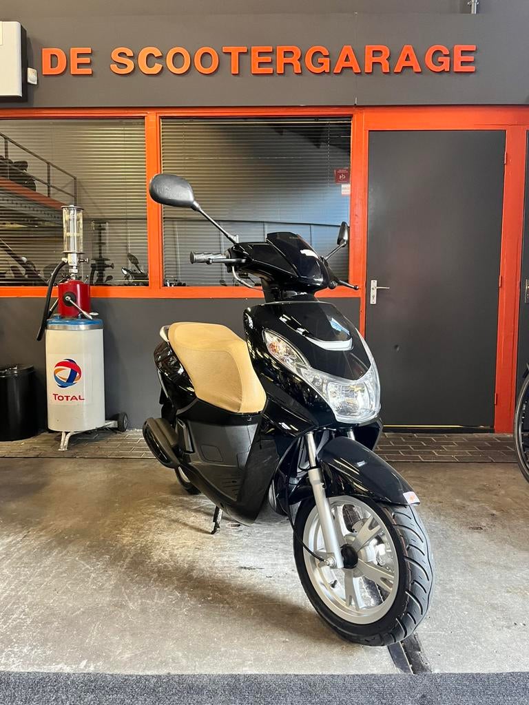 Peugeot kisbee snor 25km 2018, Fietsen en Brommers, Scooters | Peugeot, Gebruikt, Overige modellen, Maximaal 45 km/u, 49 cc