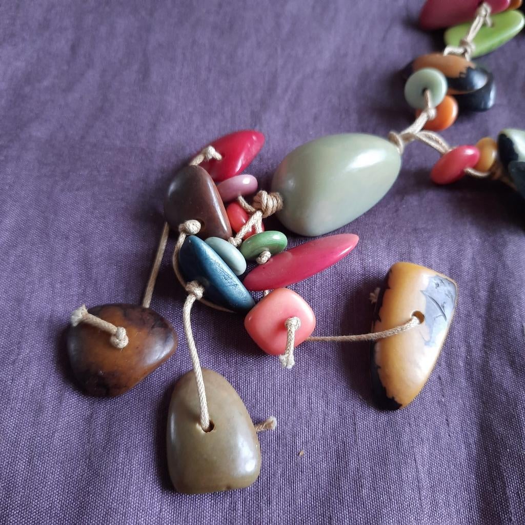 Fraaie Halsketting Bakeliet of Gekleurde Tagua Noot Indiaans, Sieraden, Tassen en Uiterlijk, Kettingen, Verzenden, Overige kleuren