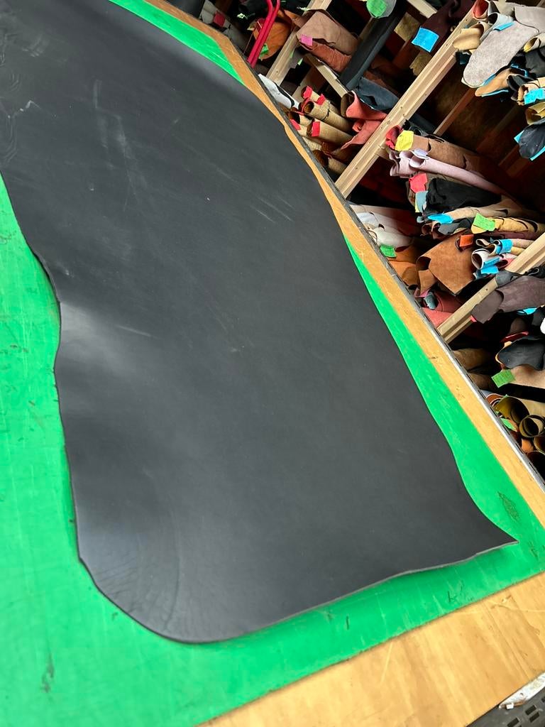 Zwarte tuigleer 3,5-4 mm dikte half soepel groot lap nr4, Zwart, Leer of Kunstleer, Ophalen of Verzenden, Zo goed als nieuw