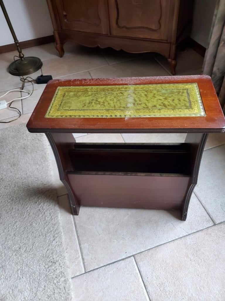 Ouderwetse kranten / tijdschriften  bak, Antiek en Kunst, Antiek | Meubels | Tafels, Ophalen of Verzenden