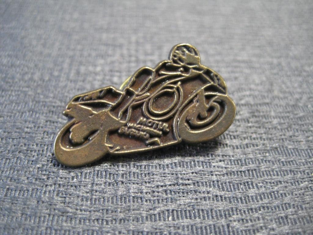 Speldje Kevin Schwantz Suzuki RGV500, Ophalen of Verzenden, Zo goed als nieuw, Overige onderwerpen, Speldje of Pin