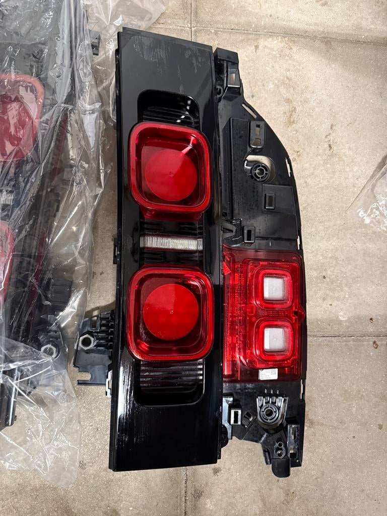 achterlichten set rechts en links Defender L663 90-110-130, Ophalen of Verzenden, Nieuw