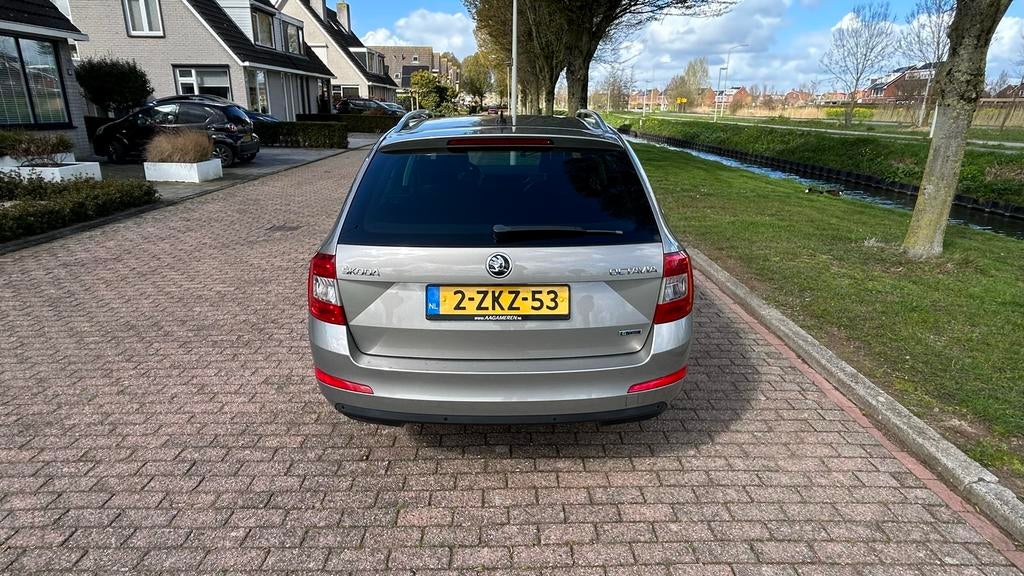 Skoda Octavia Combi 1.4 TSI G-tec Ambition Business CNG 2015, Auto's, Voorwielaandrijving, 4 cilinders, Leder en Stof, Origineel Nederlands