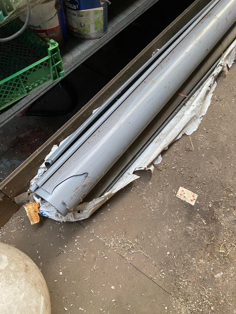 Grijze PVC dakgoot - Gebruikt, goede staat, Doe-het-zelf en Verbouw, Gebruikt, Pvc, 80 mm of meer, Dakgoot