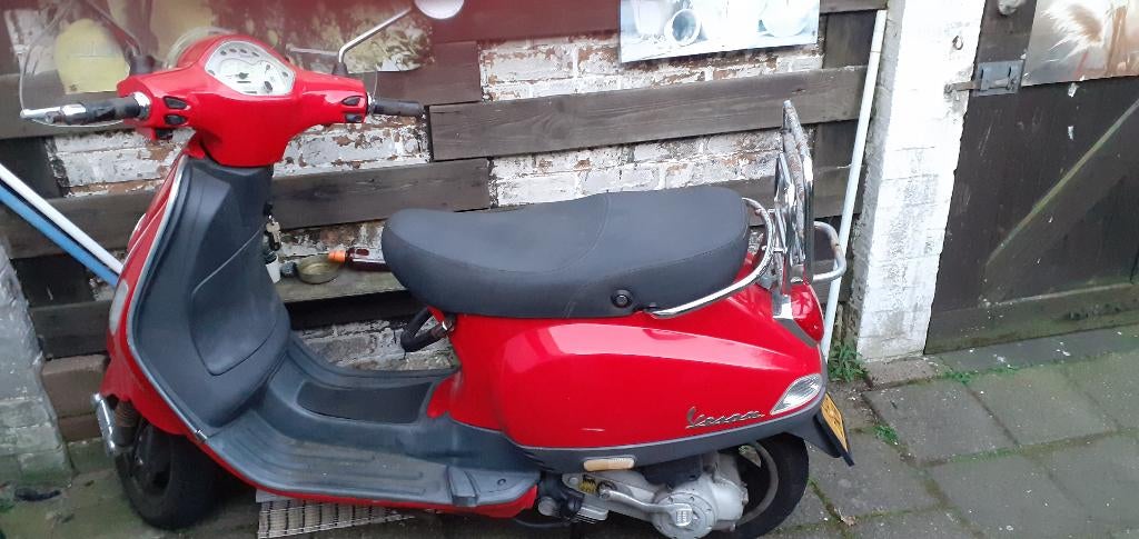 vespa scooter rood, Ophalen, Gebruikt, Maximaal 45 km/u, Benzine