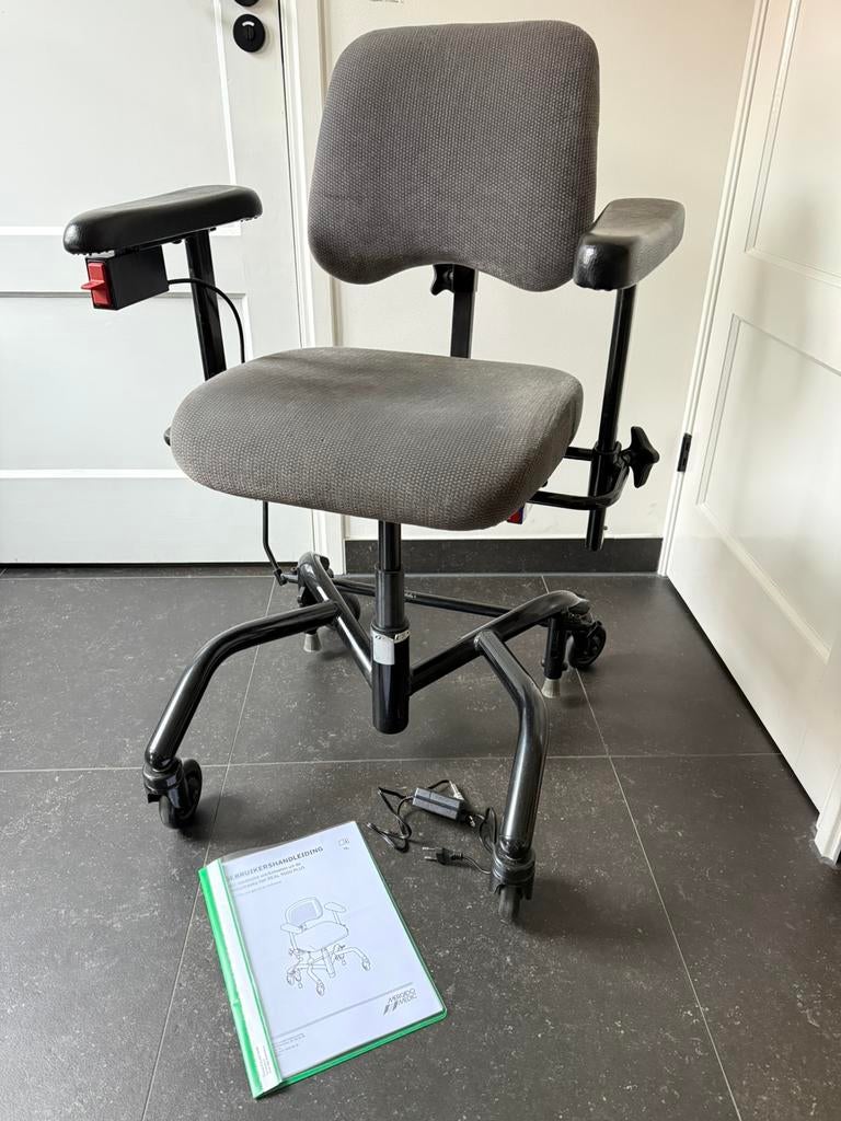 Mooie Mercado Real trippelstoel elek. hoog/laag. Nwe accu!, Ophalen, Gebruikt
