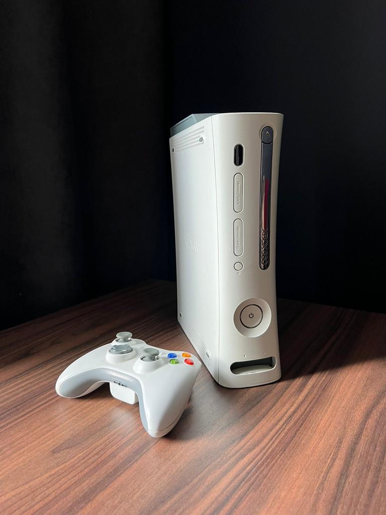 Xbox 360 wit met kabels en een controller, Spelcomputers en Games, Spelcomputers | Xbox 360, Gebruikt, 360 Pro of Premium, Ophalen of Verzenden