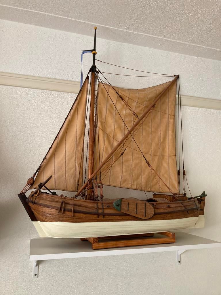 Groot scheepsmodel van een 18de eeuws platbodemjacht, Verzamelen, Scheepvaart, Ophalen, Zo goed als nieuw