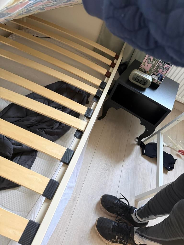 Wit metalen kinderbed met hartjes, inclusief lattenbodem, Kinderen en Baby's, Gebruikt, 70 tot 85 cm, Ophalen of Verzenden, Lattenbodem