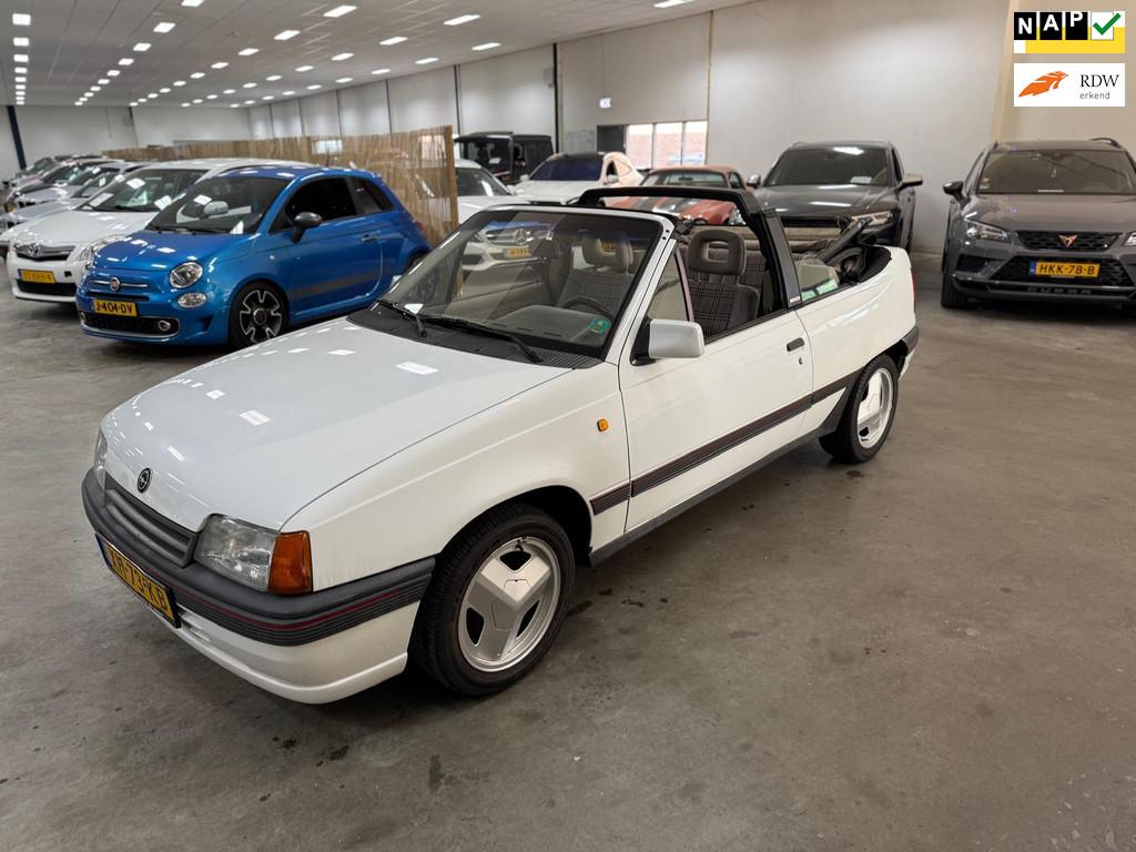 Opel Kadett 1.6i LS kat / BERTONE / CABRIO / NIEUWE APK, Auto's, Voorwielaandrijving, Metallic lak, Wit, Origineel Nederlands