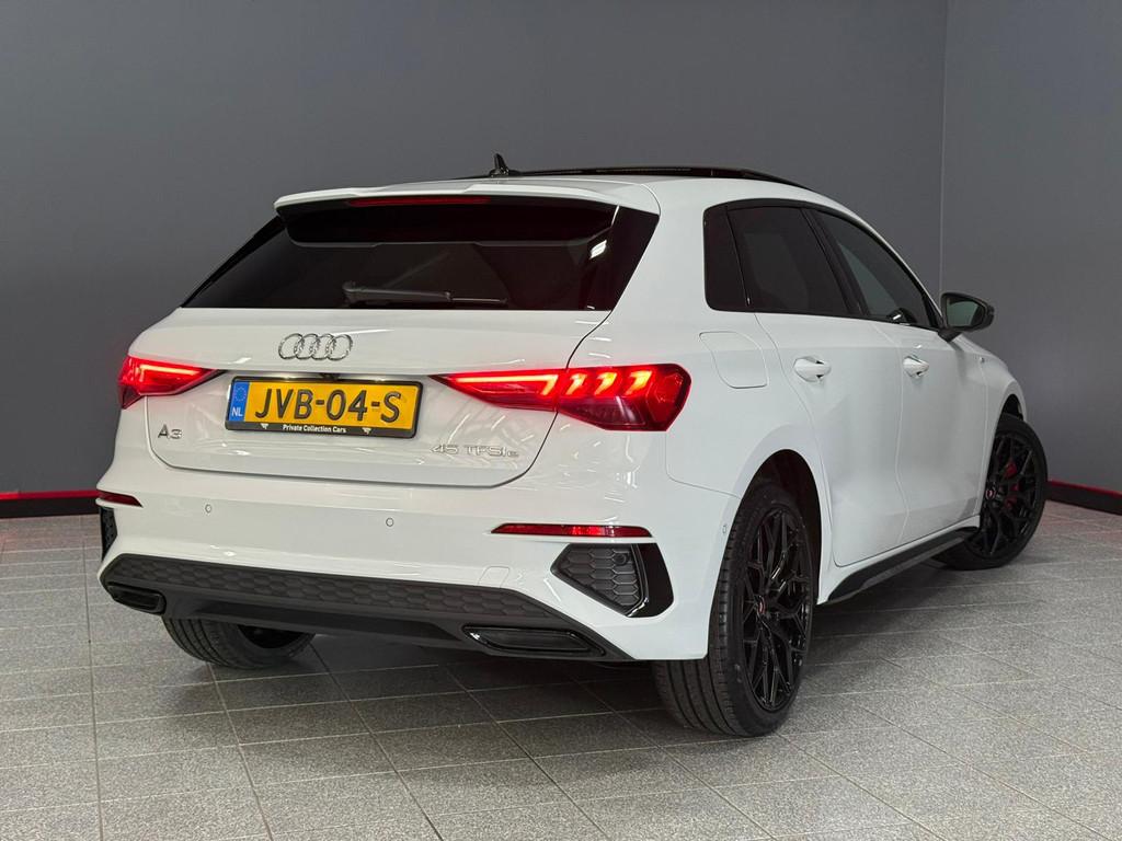 Audi A3 Sportback 45 TFSI e S edition Competition Pano|Camer, Gebruikt, 4 cilinders, Traction-control, Leder en Stof