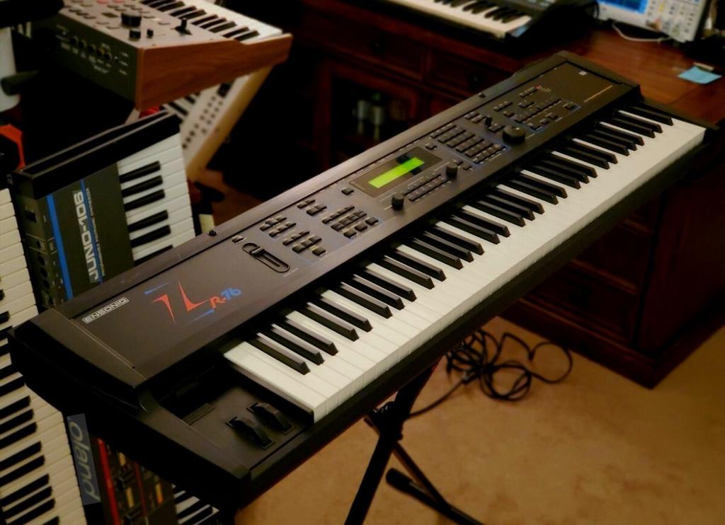 Ensoniq ZR76 Stage Keyboard - 76 toetsen, Muziek en Instrumenten, Overige merken, Gebruikt, Ophalen of Verzenden, Aanslaggevoelig
