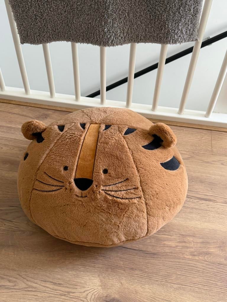 Leuke poef in de vorm van een tijgerkop, Ophalen, Rond, Zo goed als nieuw, Stof