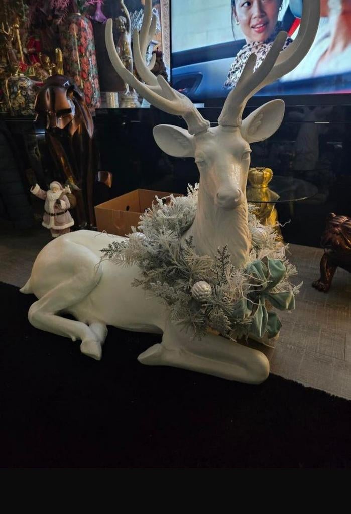 Schitterend groot hert met krans
1.30m x 1.30m
Erg groot, Ophalen, Nieuw, Dier