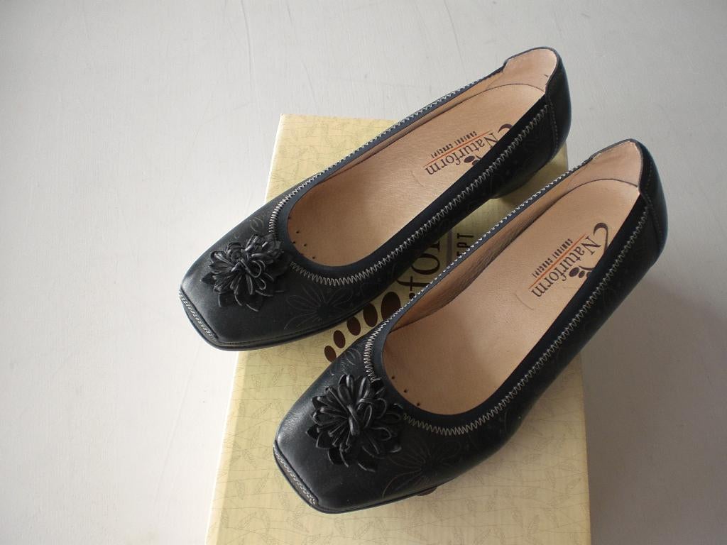 Nieuwe blauwe leren hakschoenen maat 39, Schoenen met lage hakken, Nieuw, Ophalen of Verzenden, Naturform