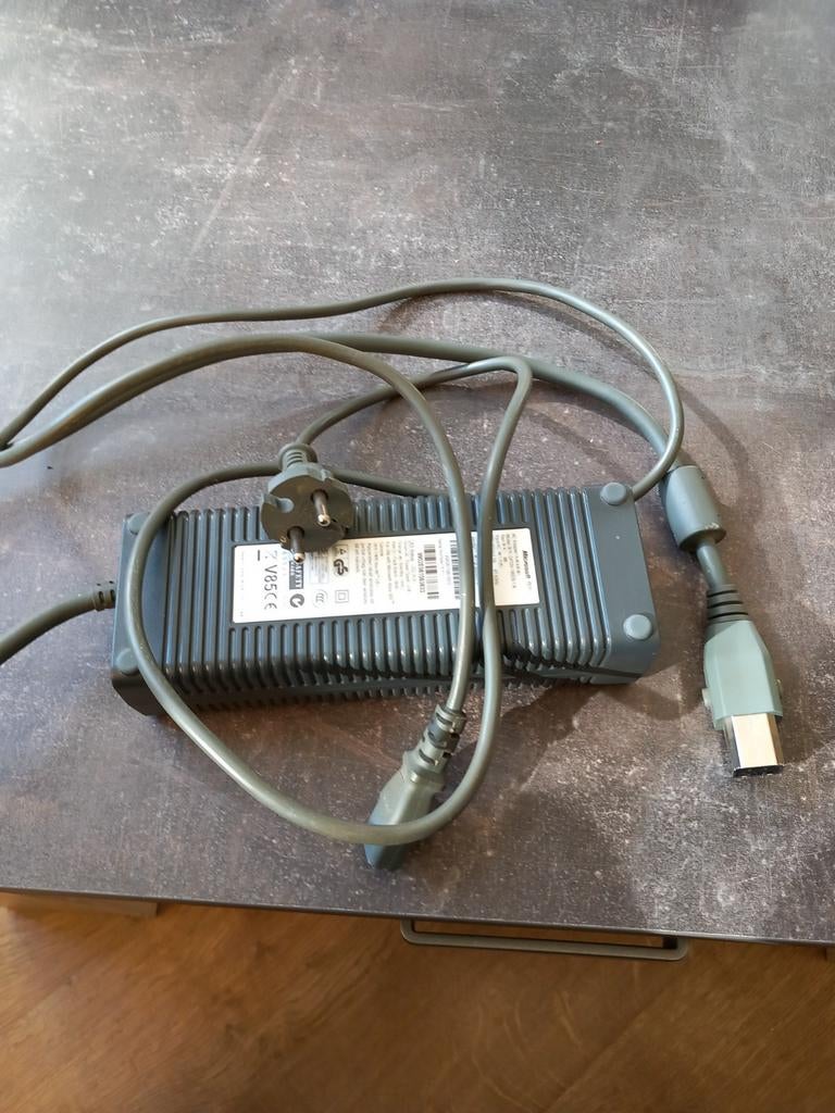 Xbox 360 voeding compleet werkt goed (lampje brand), Spelcomputers en Games, Spelcomputers | Xbox | Accessoires, Ophalen of Verzenden