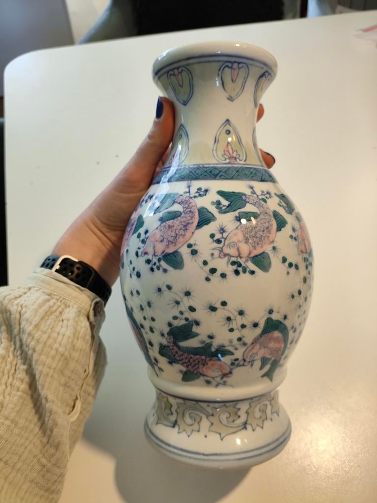 Chinese vaas met vissen, 27 cm hoog, Antiek en Kunst, Ophalen of Verzenden