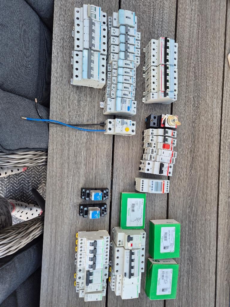 Diverse installatieautomaten en relais, Ophalen of Verzenden, Zo goed als nieuw, Overige typen