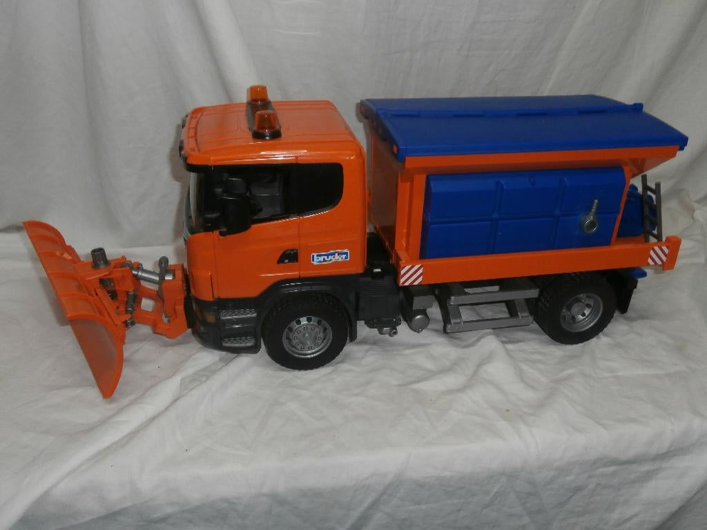 Bruder winterploeg, Ophalen, Zo goed als nieuw