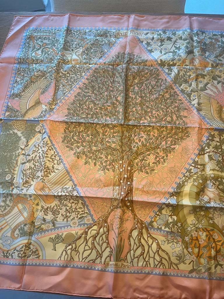 Hermes shawl 90x90 zijde Axis Mundi, Kleding | Dames, Overige Dameskleding, Ophalen of Verzenden, Zo goed als nieuw