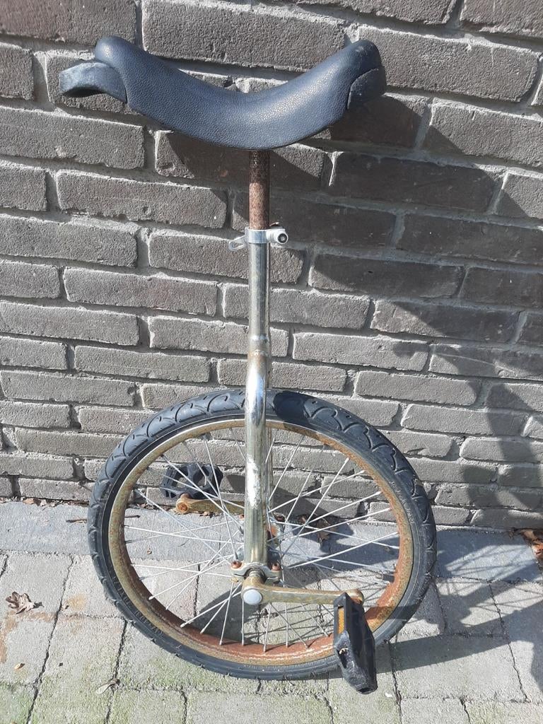 Mooie eenwieler met wat roest en lekke band, Fietsen en Brommers, Fietsen | Eenwielers, Ophalen of Verzenden, Gebruikt