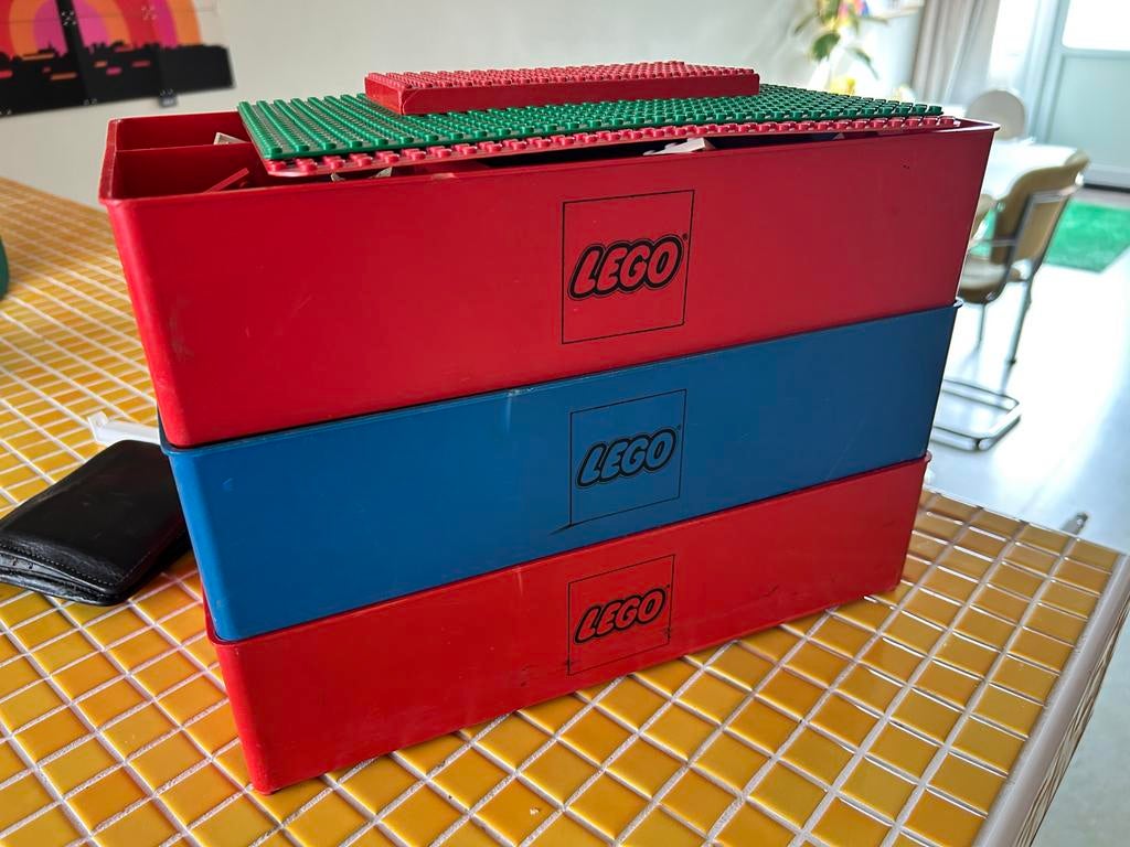 Lego opbergbakken met onderdelen- trein en rails ?, Ophalen of Verzenden, Gebruikt, Losse stenen, Lego