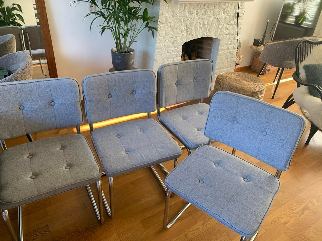 Set van 4 eetkamerstoelen, grijs met chromen poten, Huis en Inrichting, Stoelen, Gebruikt, Ophalen of Verzenden, Vier, Stof