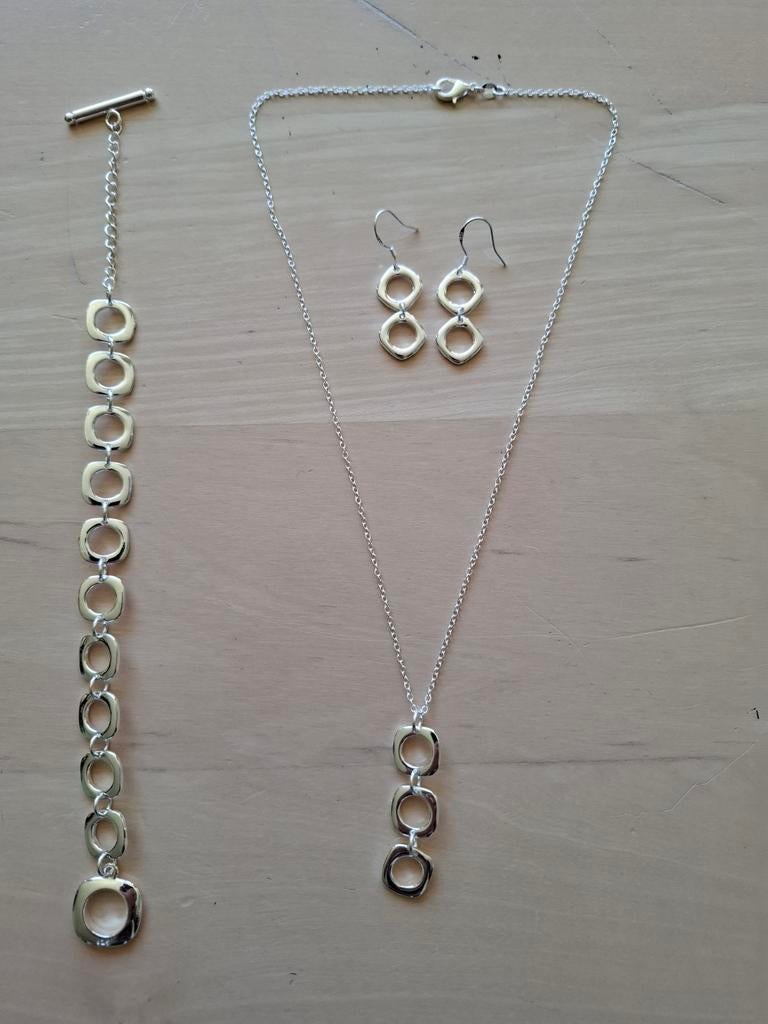 Zilveren setje. Ketting, armband en oorbellen 925., Sieraden, Tassen en Uiterlijk, Piercings, Ophalen of Verzenden, Zo goed als nieuw