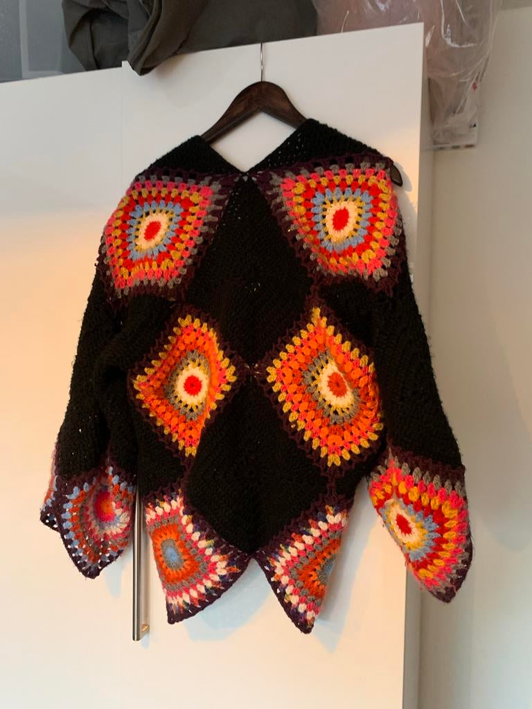 Uniek gehaakt vest met kleurrijke granny squares, Ophalen of Verzenden, Zo goed als nieuw, Maat 38/40 (M), Zwart