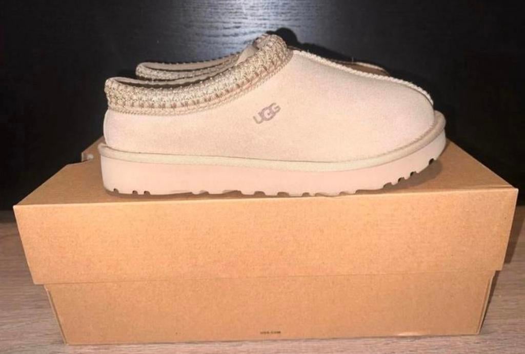 UGG Tasman Pantoffels Sand, Maat 36, ZGAN!, Verzenden, Beige, Zo goed als nieuw, Pantoffels of Sloffen